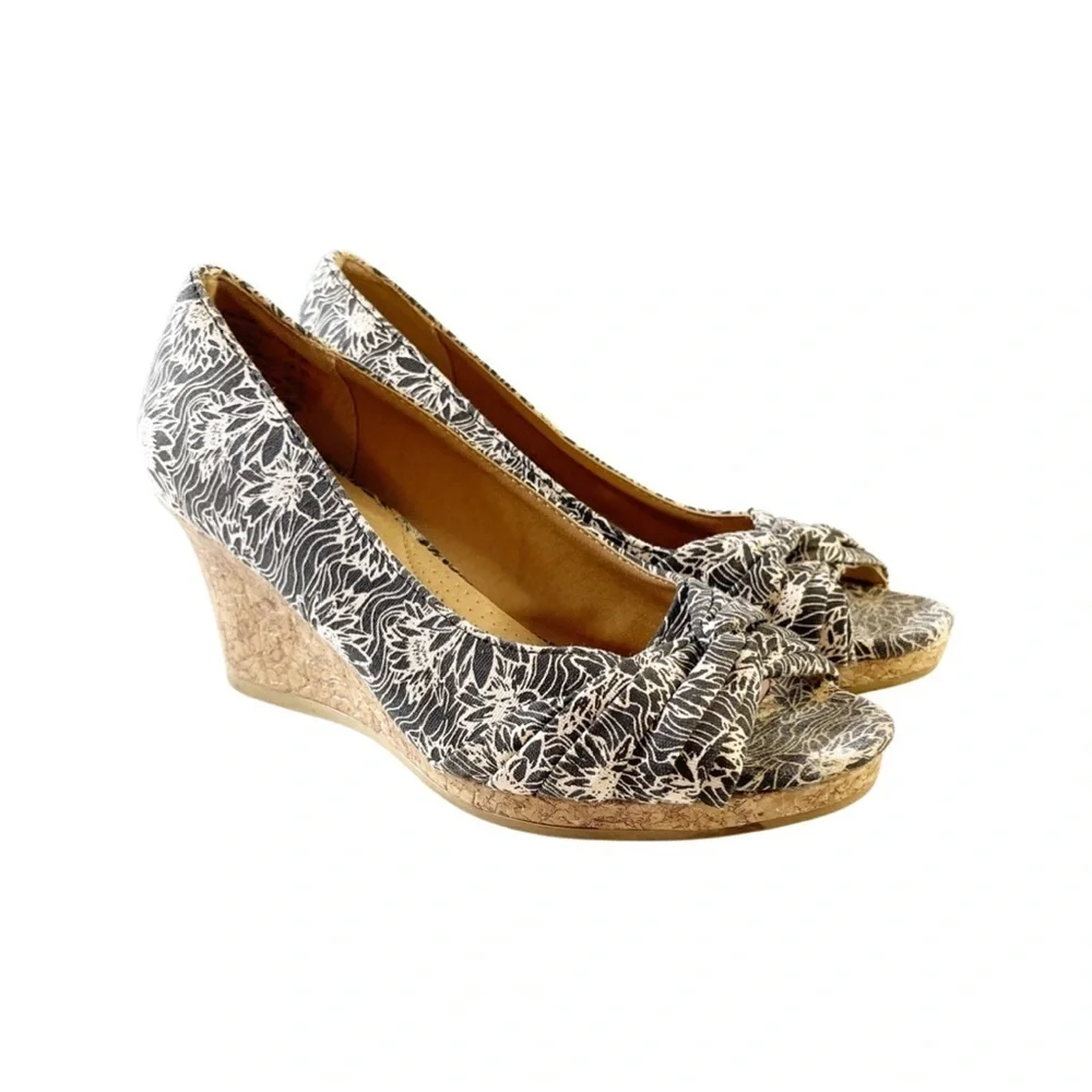 Dexflex comfort canvas and cork wedges. Size 7 floral canvas, open toe & tie bow